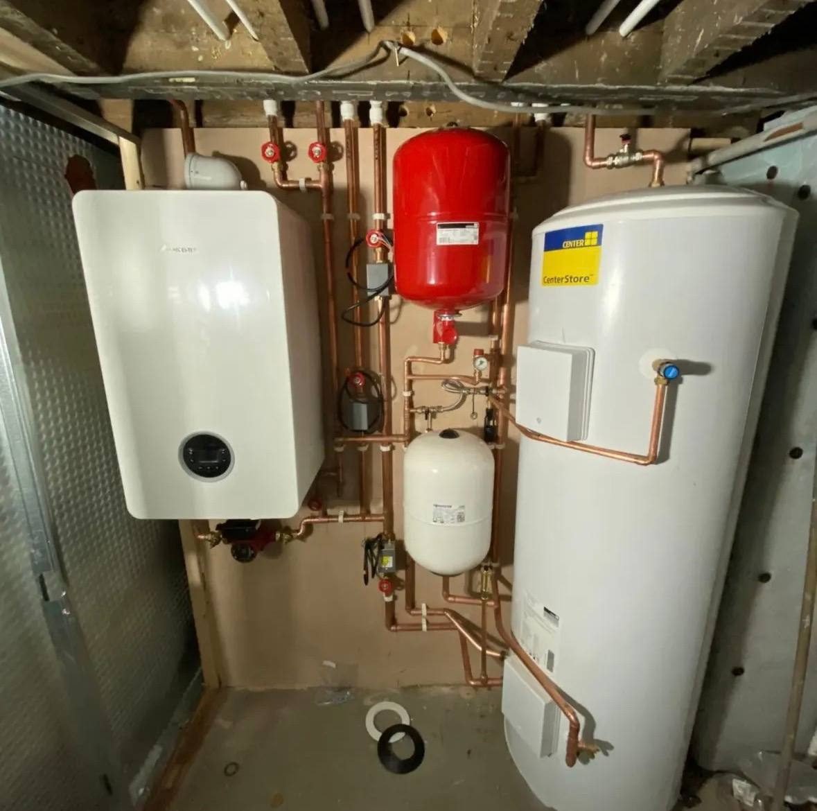 Full heating system with boiler, expansion vessel and hot water cylinder